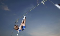 开云体育下载-活塞节奏的艺术，F1年度争冠焦点战中独行侠的掌控哲学