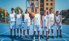 开云平台-红队与蓝队将在本周二进行一场激烈对决的简单介绍