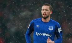 开云体育在线-关键时刻的守护神，阿拉巴如何在对阵莱比锡红牛时定义比赛