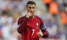 开云平台-新星闪耀，德意志战车碾过卫冕冠军—马丁内利高光表现改写欧战格局