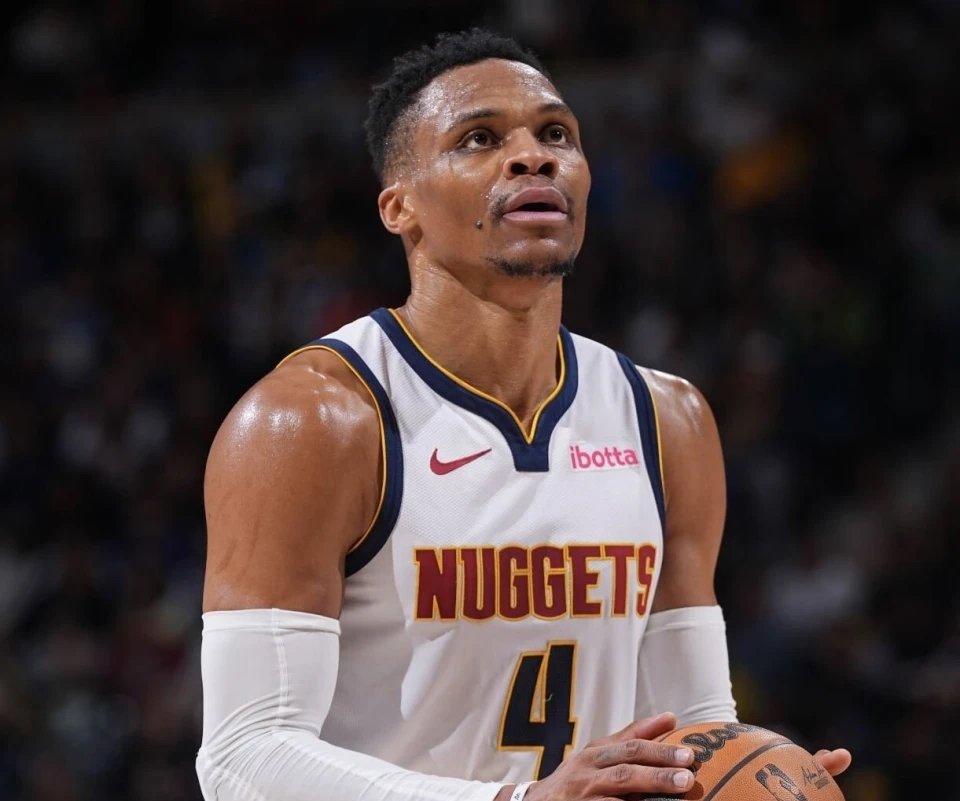 包含雷霆鏖战灰熊，约基奇高光表现的词条