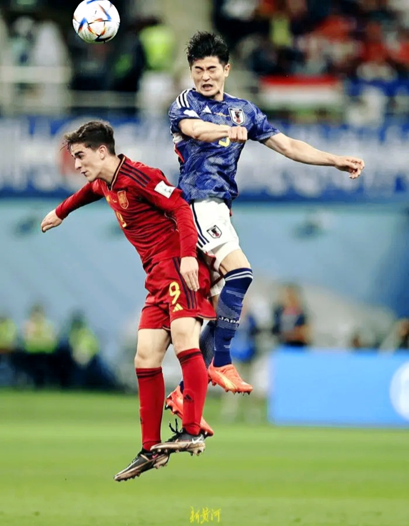 包含日本球队再次击败对手，夺得小组头名的词条