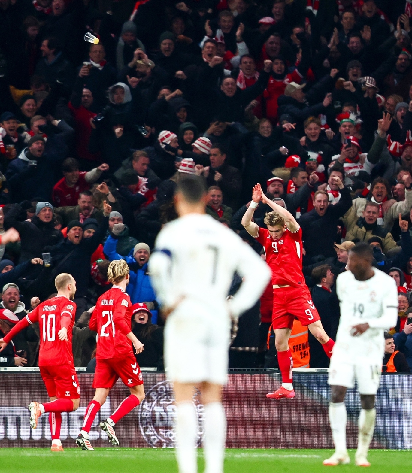 欧国联赛场封神时刻，一触即发