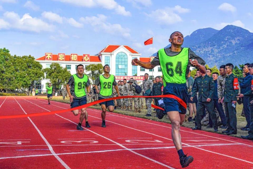 关于队员体能状态优秀，抗压能力强的信息