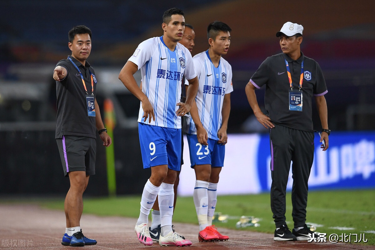 名帅下课引发球队动荡，阵容变化如雨后春笋！