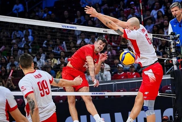 包含意大利国家队与波兰国家队大战一触即发的词条