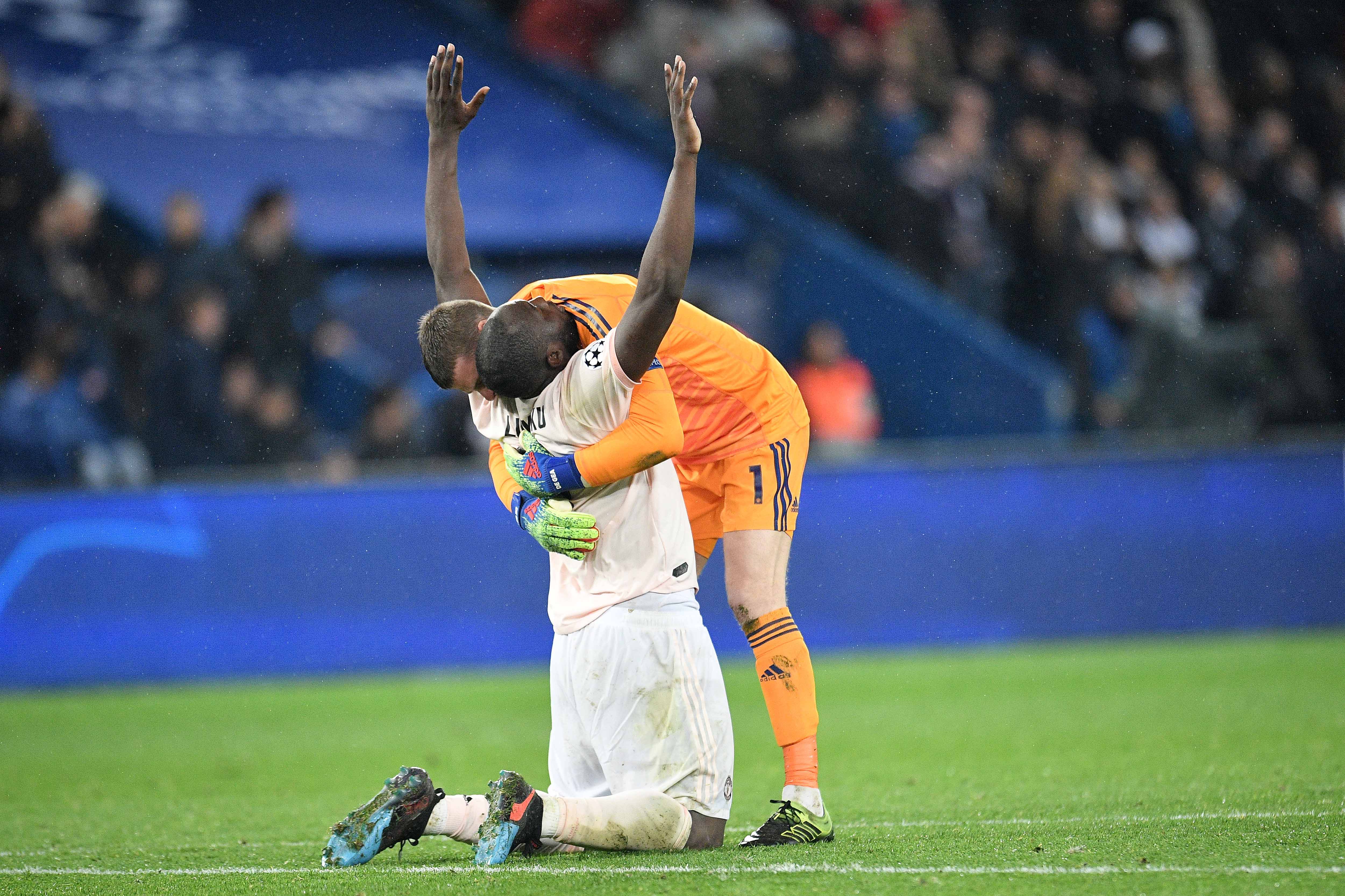 卢卡库助攻登场，帮助曼联取得胜利的简单介绍