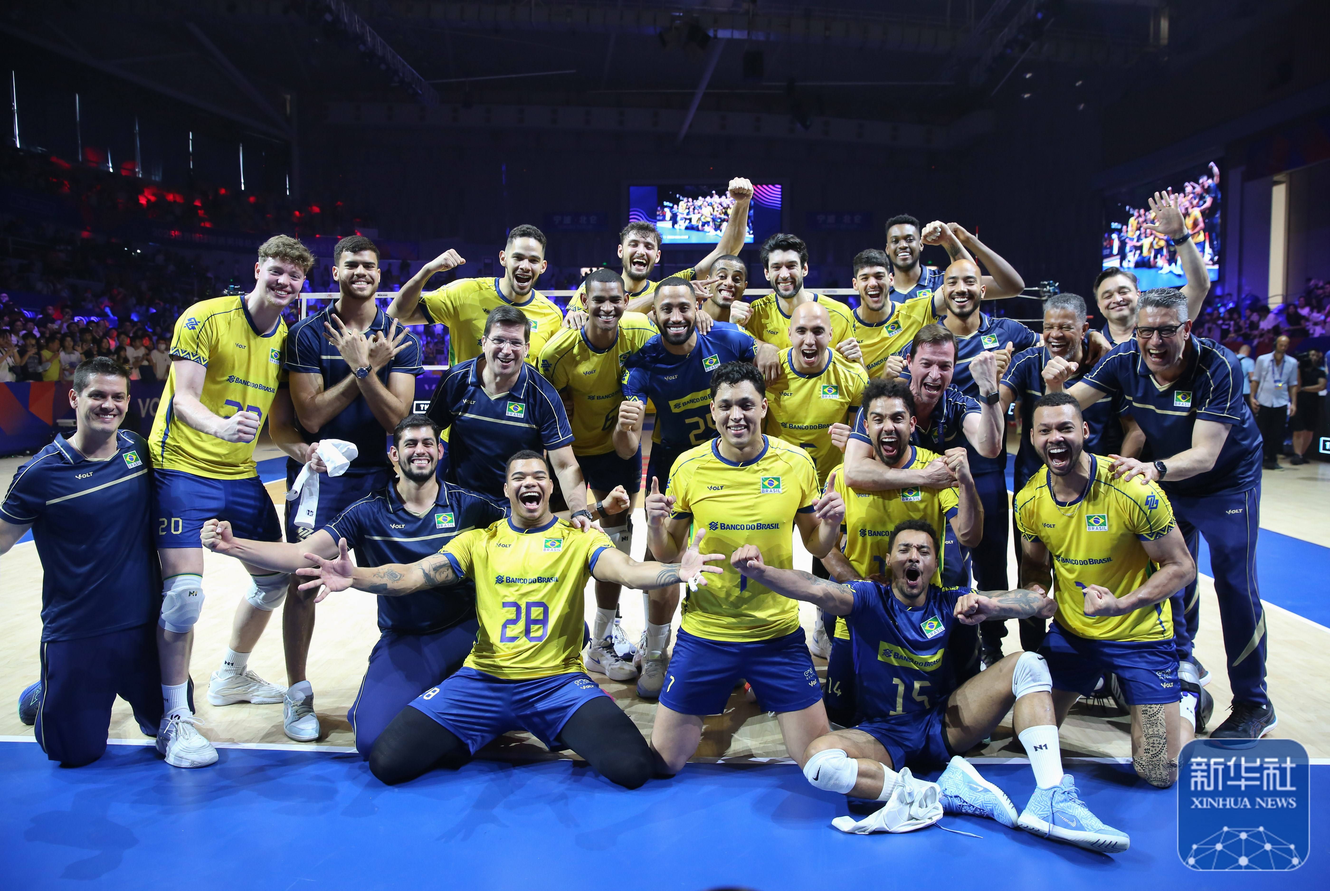 塞尔维亚男子排球队在比赛中实现逆转的简单介绍