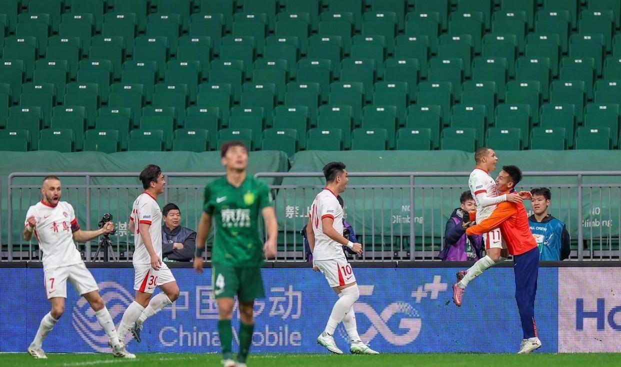 包含北京中赫国安主场完胜河南建业，提振信心的词条