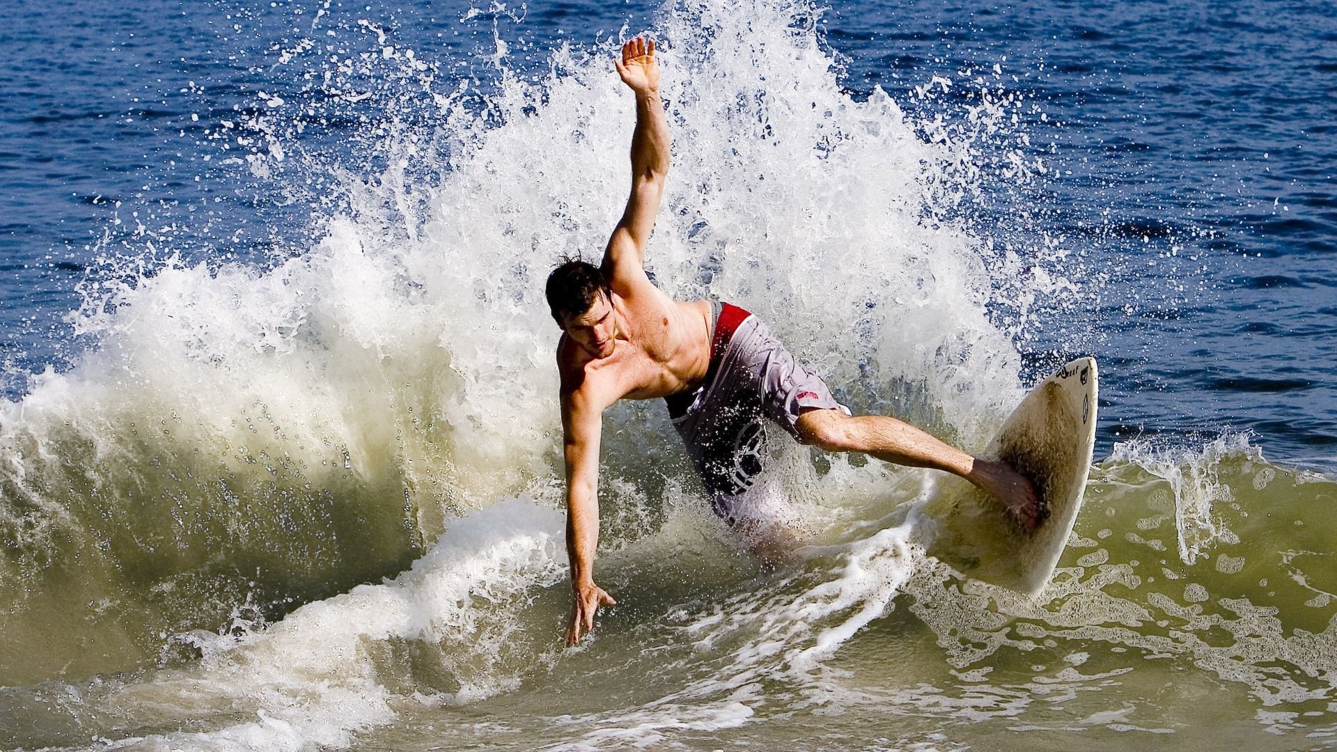 勇士决胜局带走国王，塔图姆在NBA总决赛接管比赛