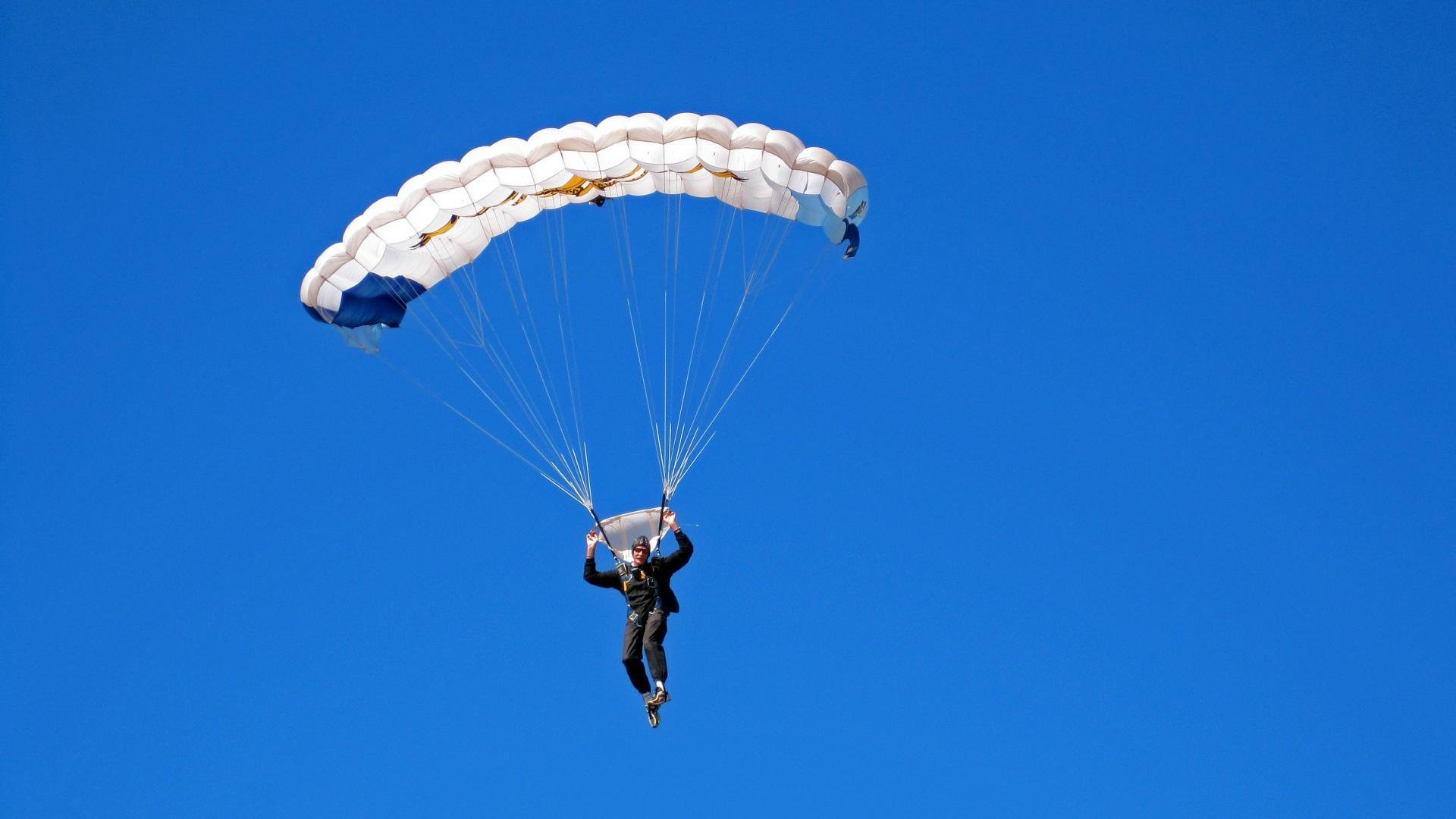 羽坛震撼夜，印尼队碾压丹麦队破宿命，辛杜惊艳四座展女王归来